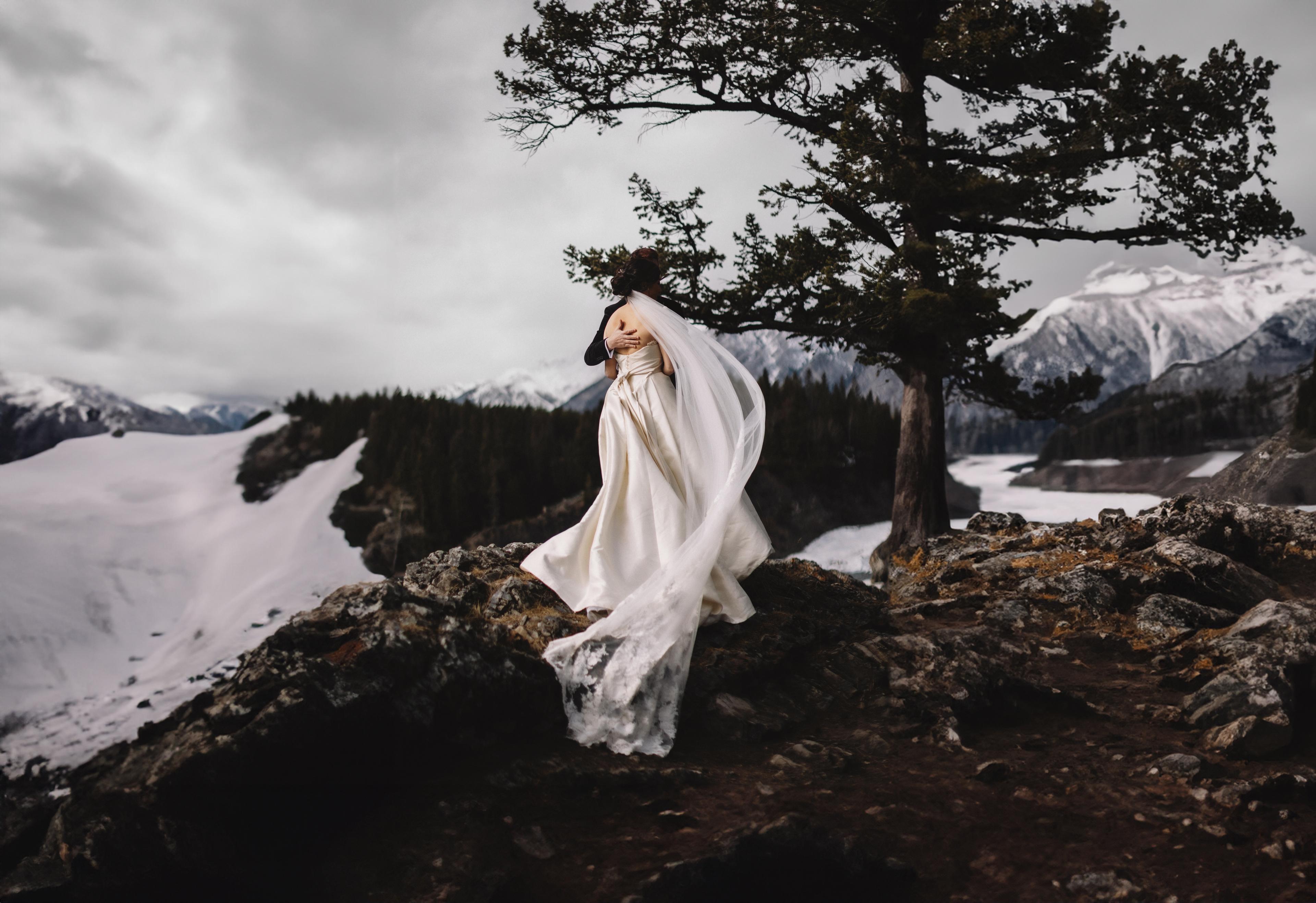 BANFF WEDDING PHOTOGRAPHER: Capturing a Luxury Banff Springs Wedding